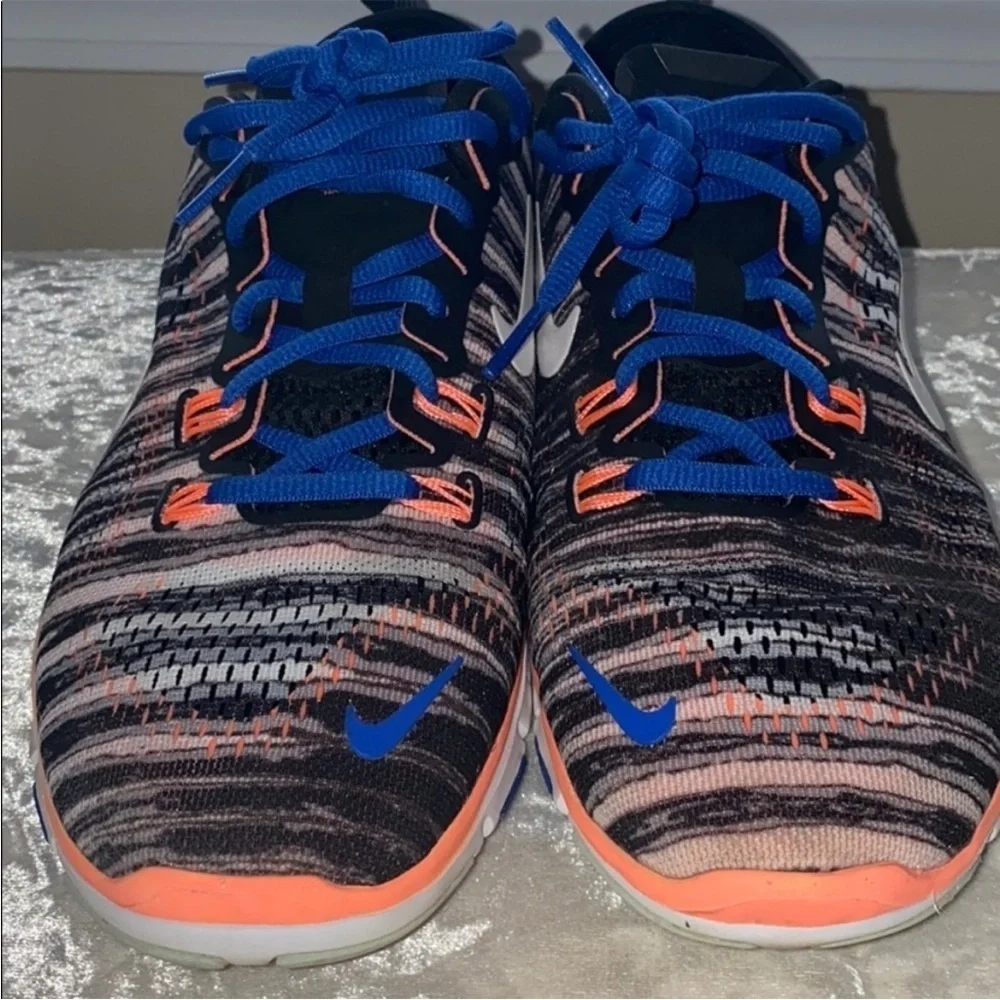Nike free TR fit 4 sneakers with neon like orange
